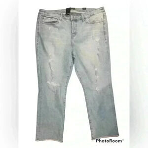 NWT Torrid Women’s Distressed Lightwash Jeans Size 18t